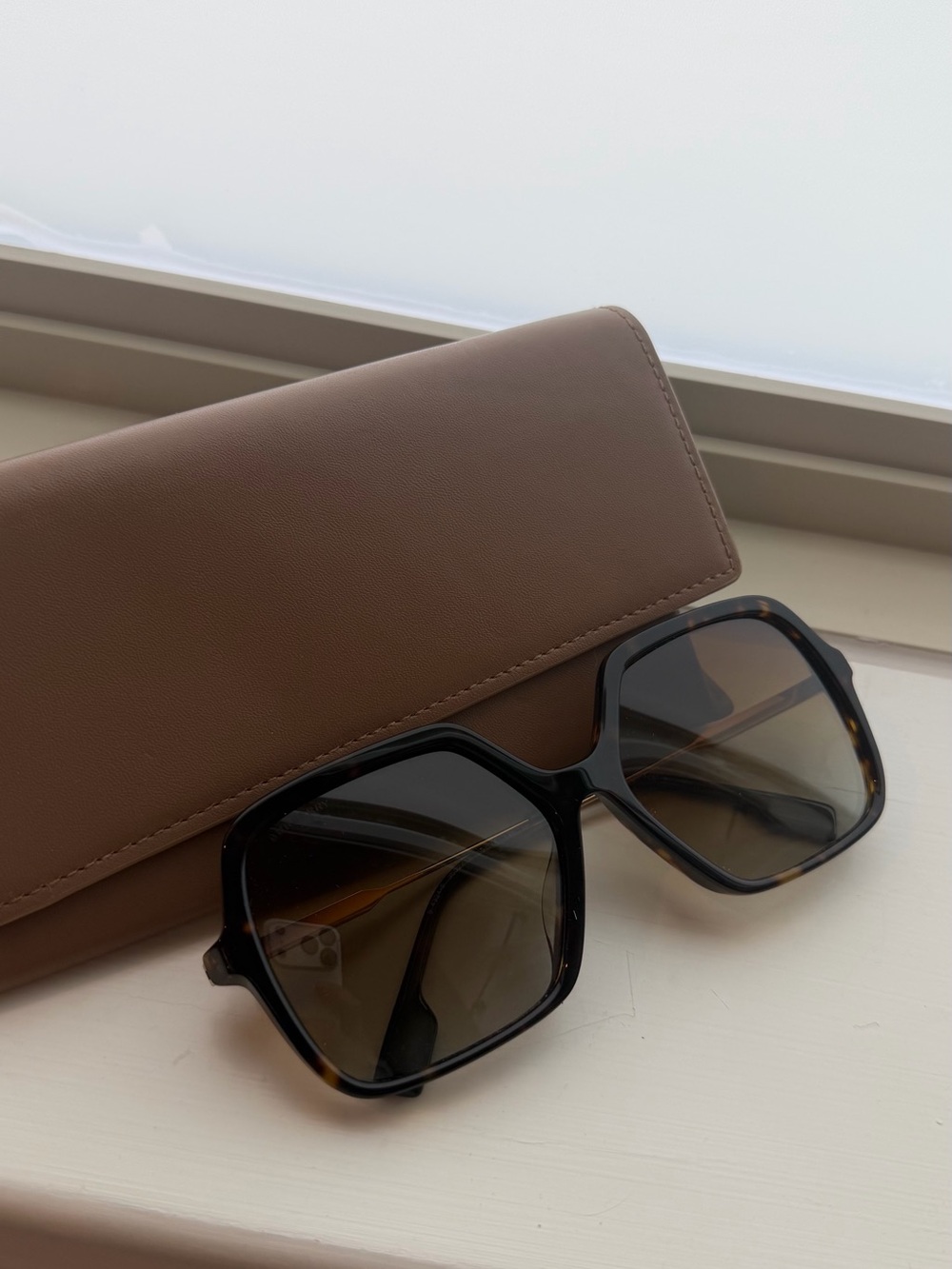 Burberry Tortoiseshell & Brown Gradient Oversized Sunglasses